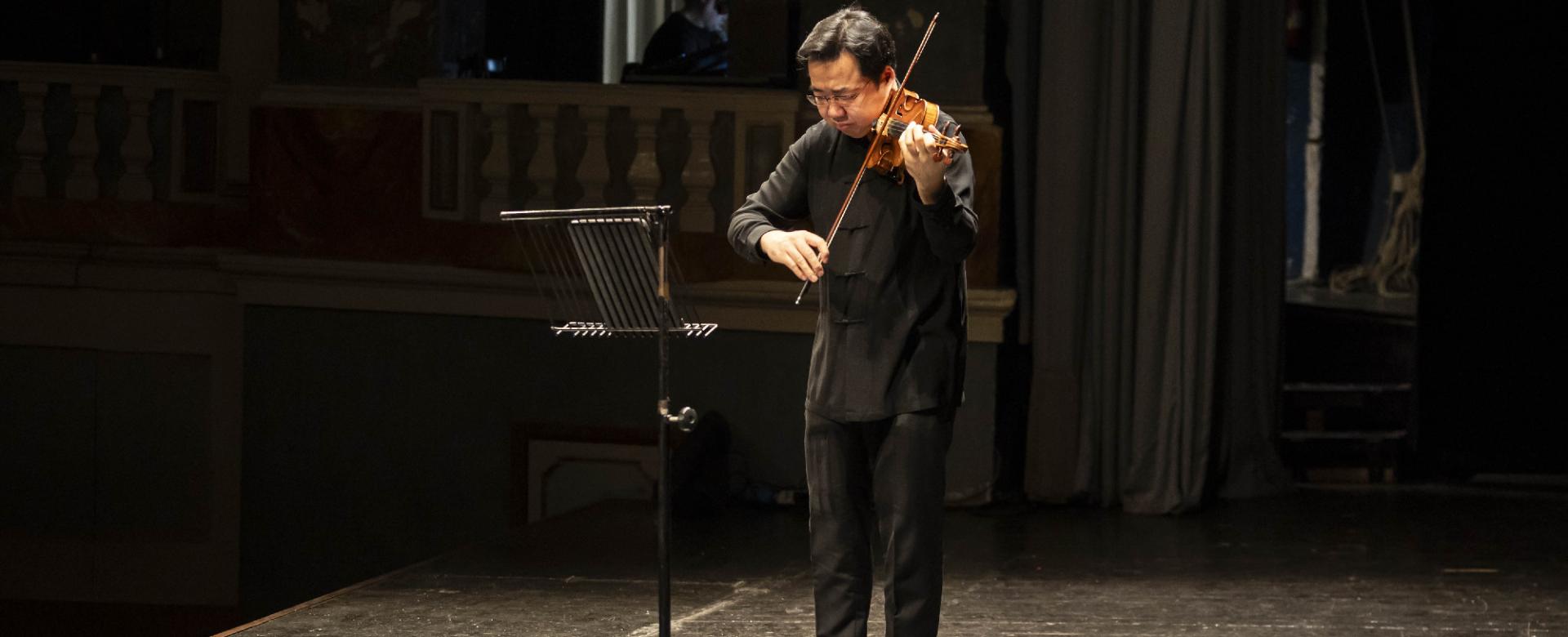 Ning Feng al violino incanta il Teatro Lauro Rossi